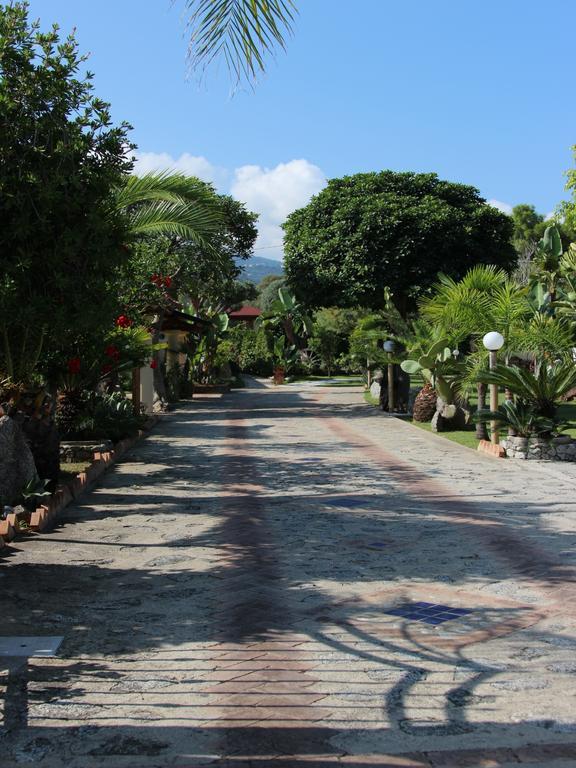 Blu Tropical Resort زامبروني المظهر الخارجي الصورة