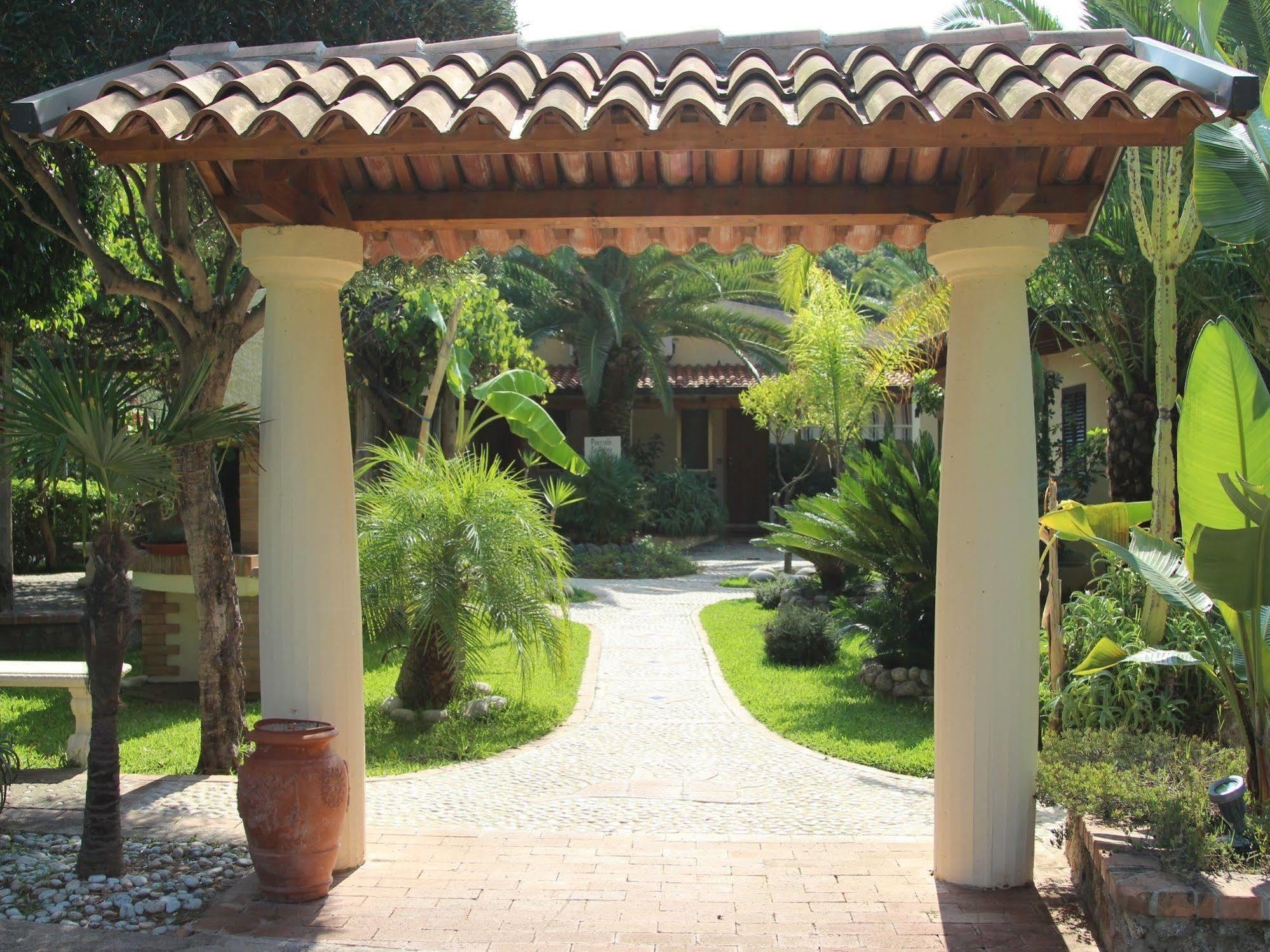 Blu Tropical Resort زامبروني المظهر الخارجي الصورة